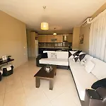 Sion Sarand Holidays דירה *