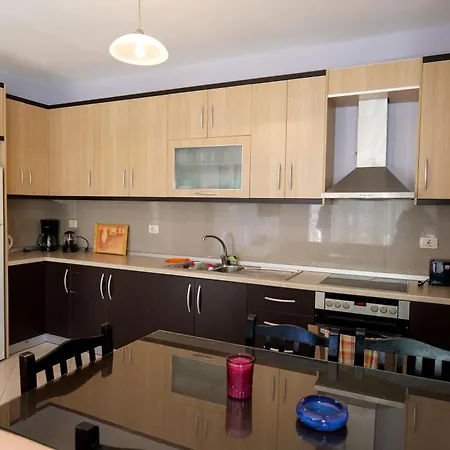 Sion Sarand Holidays Apartment *